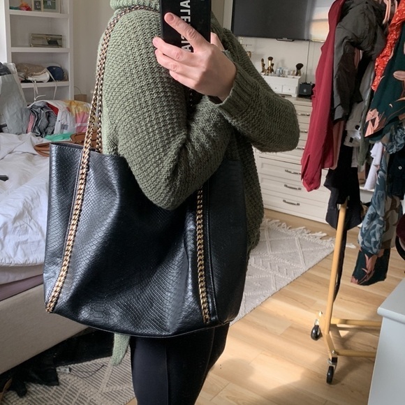 Black Croc Print Vegan Leather Tote Bag With Gold Metal Chain Strap - Picture 9 of 10